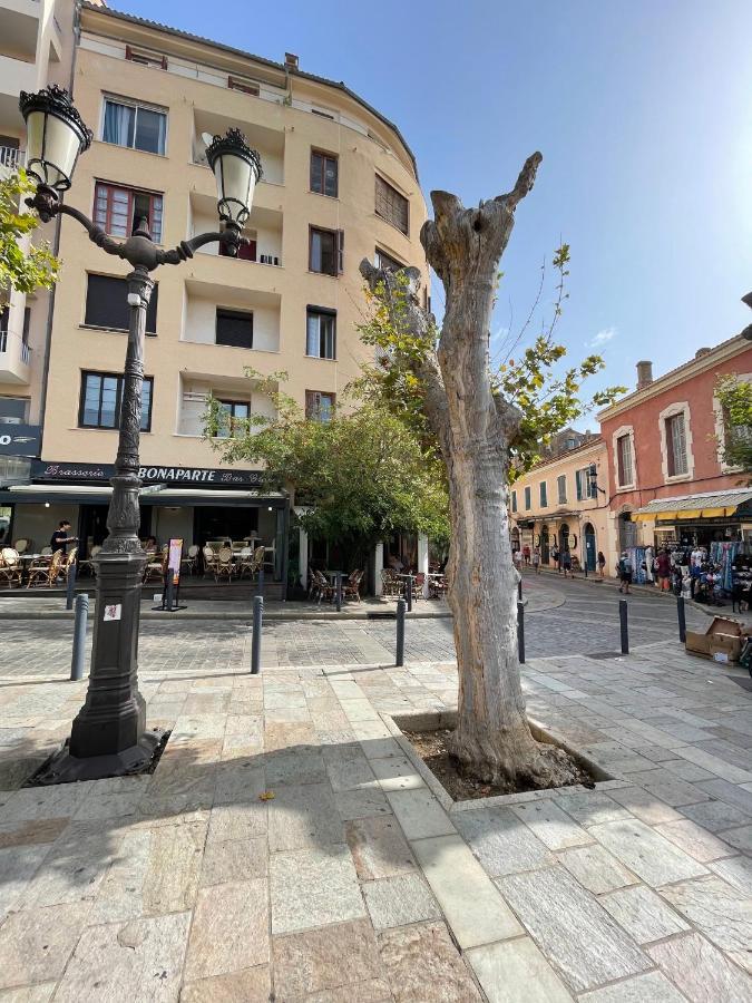 Calvi T2 Climatise, Wifi, Centre-Ville, A Proximite Plage, Commerces, Taxi & Gare, Vue Plage & Montagne Exterior foto